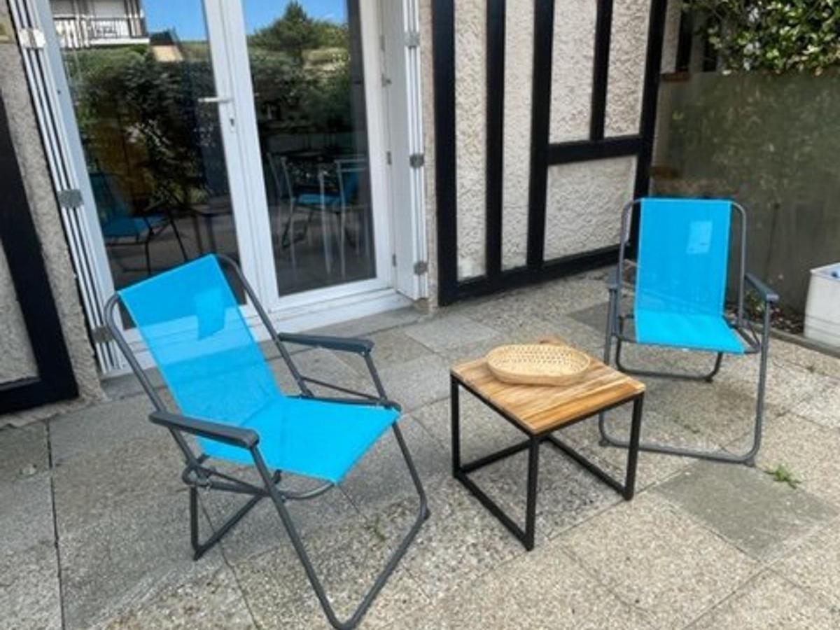 Studio Avec Terrasse, Parking Prive Et Acces Direct A La Plage - Fr-1-465-86 Merville-Franceville-Plage Exterior photo